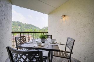 Stylish Gatlinburg Condo with Pool Walk Downtown! - Gatlinburg - 9