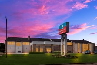 SureStay Plus Hotel by Best Western Greenwood - Greenwood - 0