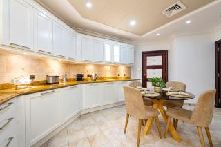 Palm Jumeirah Beachfront private pool villa 5 BR & 1 maids room with access to beach - Dubai - 6
