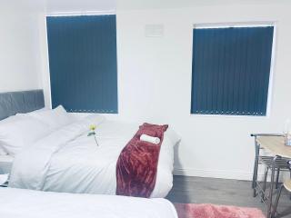 1 bed apartment with 2 beds 1 double plus 1 single - 1