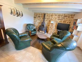 Holiday Home in Plogonnec near Sandy Beaches - 4