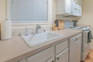 Spacious 2B2B Condo near downtown & Microsoft - 3