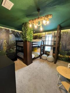 7 Bedrooms 55 Bathrooms Windsor Westside2476 - 4