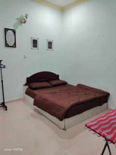Homestay Ummi Balqis - Kampong Molek - 3