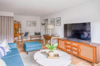 Tranquil 2BR downtown condo, Parking, King bed - Seattle - 3