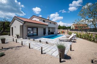 Holiday house JEWEL with private pool - Kornić - 0