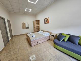 Coin Apartments & Poshtel - Chernivtsi - 1