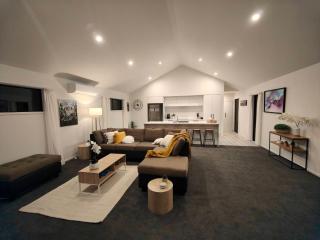 Beautiful home near everything! - 0