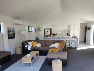 Beautiful home near everything! - Christchurch - 1