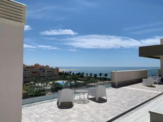Penthouse with wide terrace next to the ocean - 7