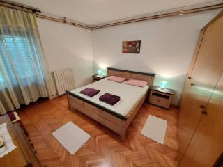 Big pool apartment Pula - 2