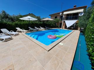 Big pool apartment Pula - 9