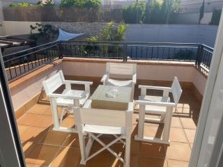 VILLA BLOSSOM in the beautiful area of Puerto Santiago Tenerife with 5 bedrooms for up to 10 guests private swimming pool and many other activities to entertain the family Secure parking for 2 cars and disabled access throughout - Puerto de Santiago - 2