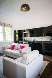Birdsong & Pine: parking & garden - Worthing - 3