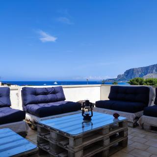 Casa Vacanze Natalia, immersa nella Riserva Naturale di Piano Gallo, Terrazza Panoramica di 200mq con Vista sul Golfo di Mondello Palermo, 5 minuti a piedi dalla Spiaggia - Mondello - 8