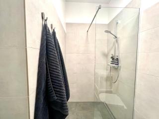 Stylish New Apartment in Riga Old Town - City Centre, Self Check-in, Walkable to Major Attractions - Riga - 1