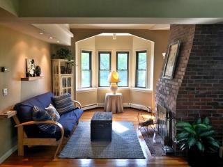 Historic JP Brownstone with Parking. Pets Welcome! - 4
