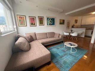 Apartment with Seaview Zetagradnja - Bar - 9