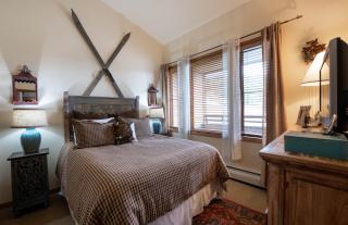 Top Floor Condo with Views of Ski Slopes and Gondola in Zephyr Mountain Lodge condo - 8