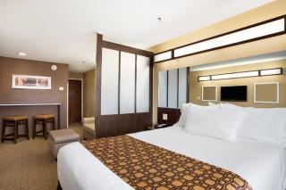 Microtel Inn & Suites by Wyndham Cambridge - Cambridge - 6