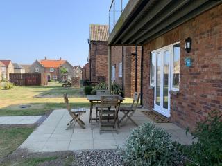 Sea Urchins Cottage at The Bay Filey, sleeps 4-5, 2 dogs welcome for free too - Filey - 1
