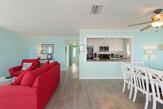 The Seaclusion Top Floor - 300 Seventh Street - 6