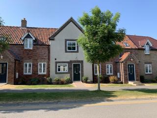 Family Tides at The Bay Filey, sleeps 5-6, 2 dogs welcome for free too - Filey - 0