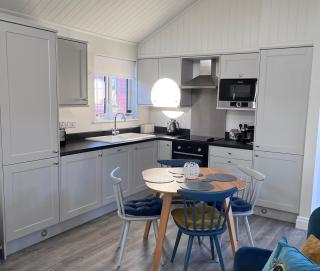 The Lake House at The Bay Filey, sleeps 4, 1 dog welcome for free too - 8