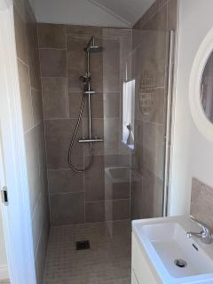 The Lake House at The Bay Filey, sleeps 4, 1 dog welcome for free too - 7