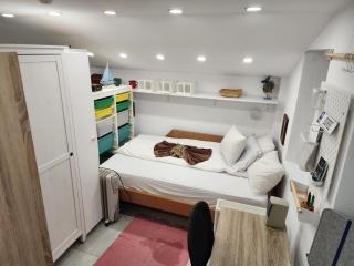 Professor's Krunska Studio - 8