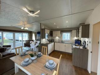 Golden Palm Resort - The Cambridge Deluxe - Coastal Caravan Breaks - Chapel Saint Leonards - 9