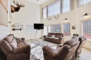 Cascade Cabin Mountain Getaway with Private Beach - Cascade - 0