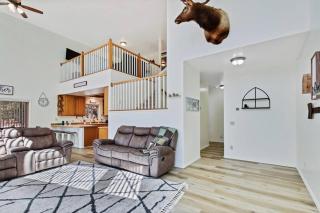 Cascade Cabin Mountain Getaway with Private Beach - Cascade - 5