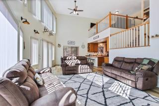 Cascade Cabin Mountain Getaway with Private Beach - Cascade - 4