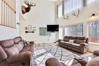 Cascade Cabin Mountain Getaway with Private Beach - Cascade - 2