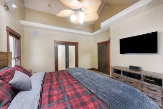 Magic McCall Cabin and Studio for Larger Groups wi - 1