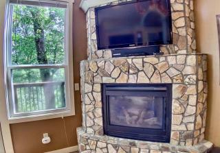 Chateau Treehouse #11 @ Oak Crest Cottages and Treehouses - Eureka Springs - 5