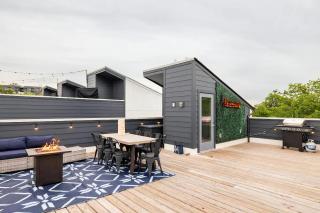 Rooftop Skyline View - Karaoke Stage - 4 Bedroom - 1