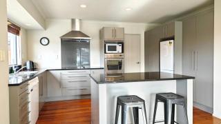 Stunning Family Home - Auckland - 5