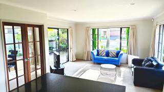 Stunning Family Home - Auckland - 3