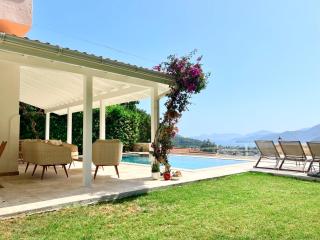 Villa Paradaise is Magnificent Villa with Sea view and infinity Pool - Göcek - 7