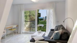 Lovely frontline beach apartment - 7