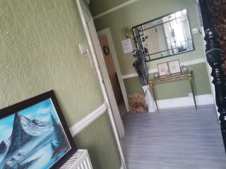 Single Bedroom available - Train station London Seven Kings - 4