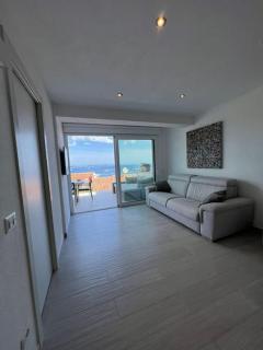 Elegante trilocale vista mare a porto rotondo - 1