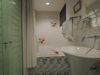 Hotel Deli River and Restaurant Omlandia - Medan - 1