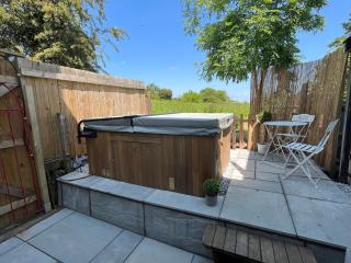 Bay Cottage, Hot Tub - Snitterfield - 9