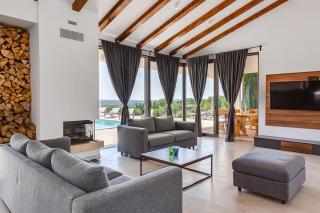 Villa T, spacious with heated pool, hot tub & sauna - 1