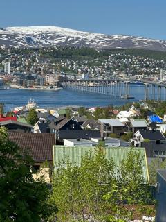 Aurora Apartment very close to cable car and sherpatrappa - Tromsø - 4