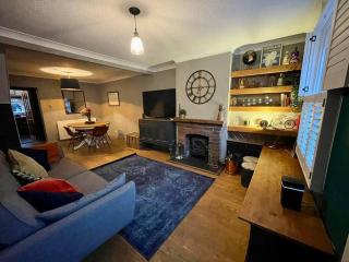 2 bed Victorian Cottage, log burner & garden room. - Dorney - 0