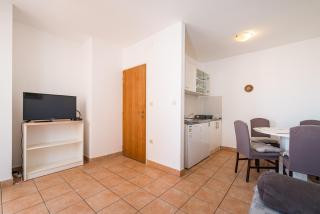 Apartment Near Supermarket Milo - Novalja - 8